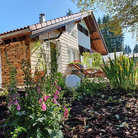 65 Деревянный коттедж *